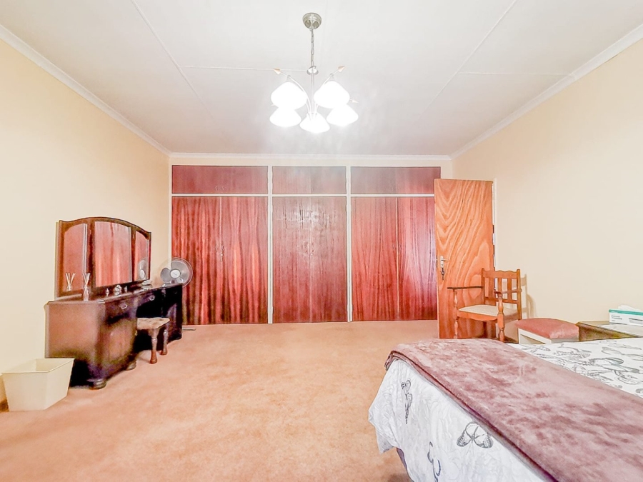 7 Bedroom Property for Sale in Parklands Western Cape
